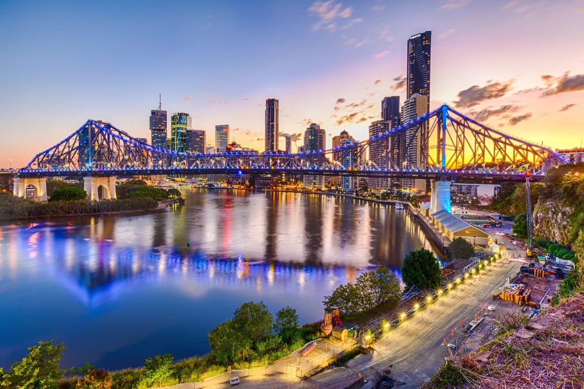 Story Bridge and Brisbane skyline at dusk.