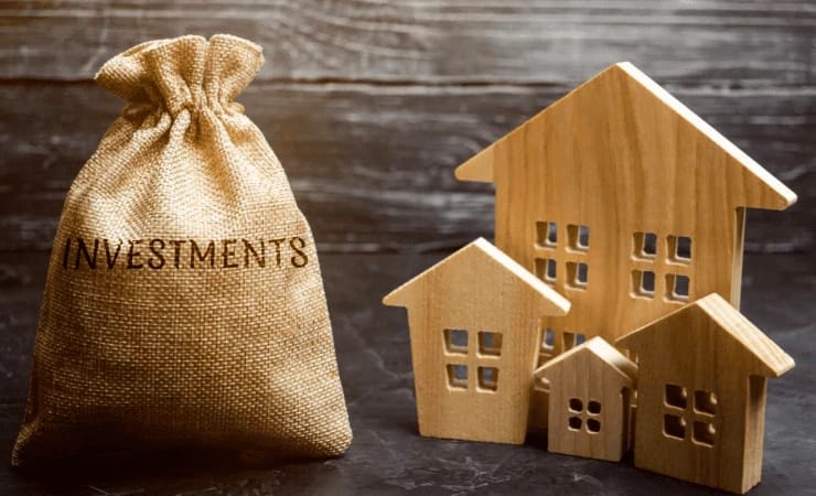Investment bag with wooden houses