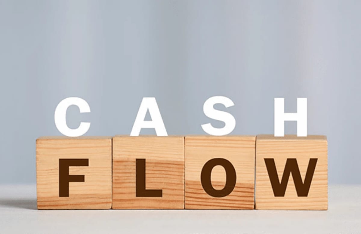 Wooden blocks changing the words cash flow from positive to negative