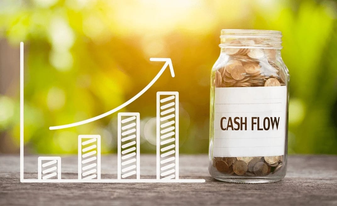 Jar of coins with growing graph