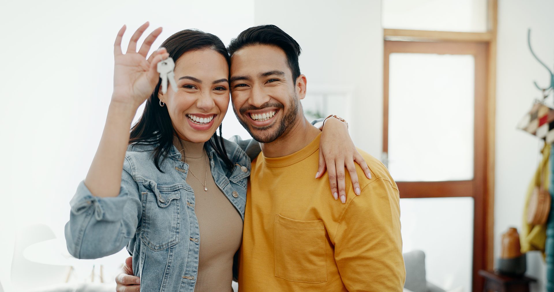 first home buyers with their keys