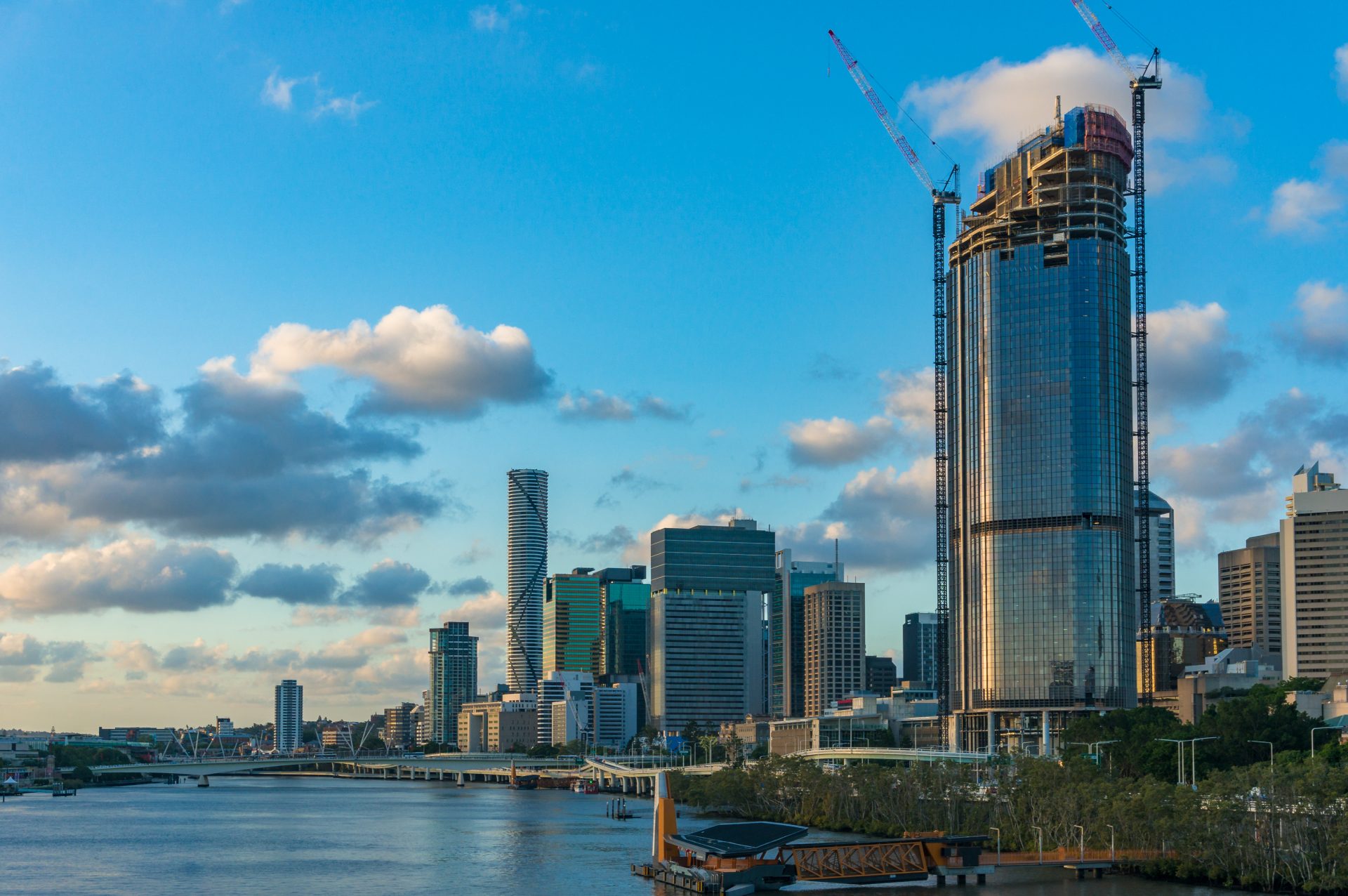 Brisbane citysccape with Pacific Motorway and Riverside Expressway over Brisbane river Image of iStock 1139567697 scaled